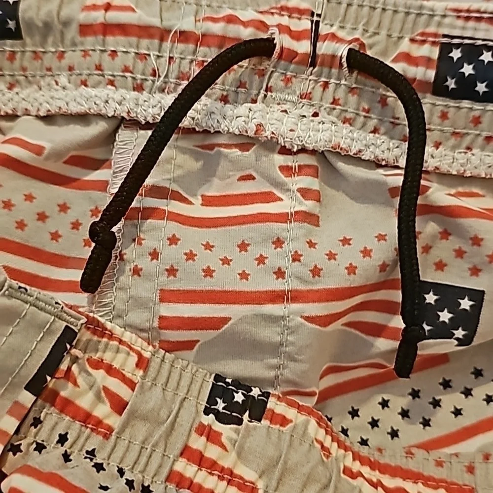 Columbia omnishade sz medium flag shark trunks shorts 6 inseam SW49